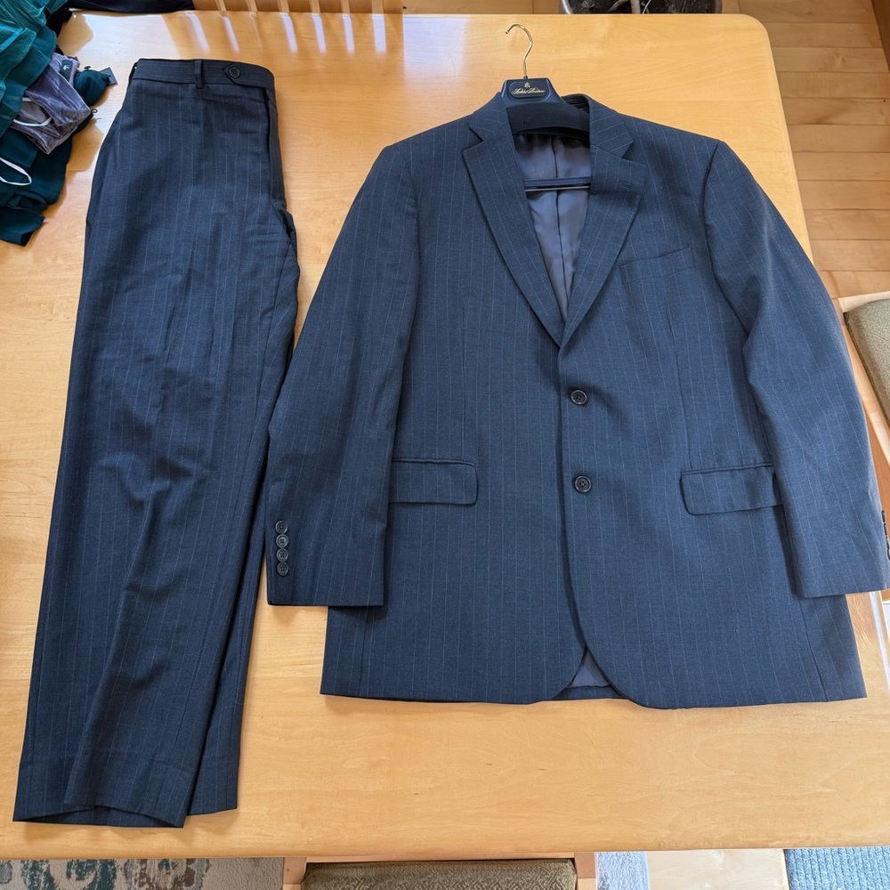 Brooks Brothers 346 Stretch Charcoal Suit (Jacket and Pants) w/ Subtle Pinstripe